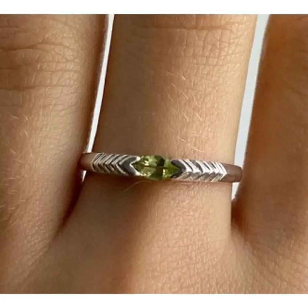 925 Sterling Silver Peridot Ring Size 10.25